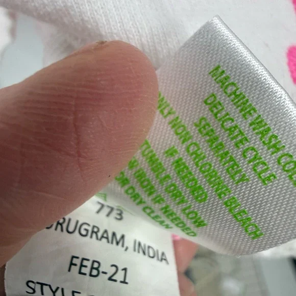 White Long Sleeve Top with Pink Diamond Dot Pattern - Picture 9 of 10